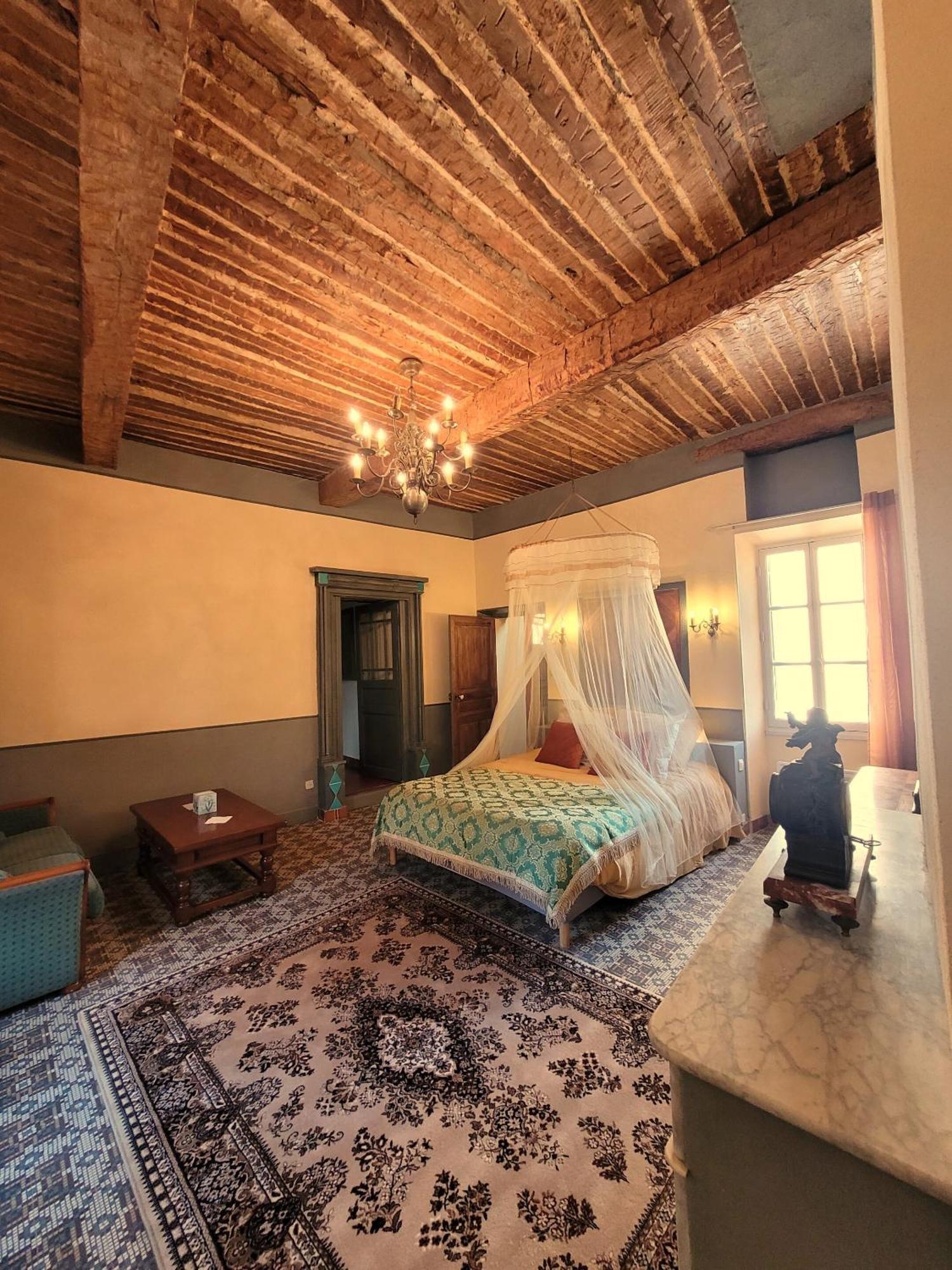 Hotel Au Puits De La Fontaine Tavernes Habitación foto