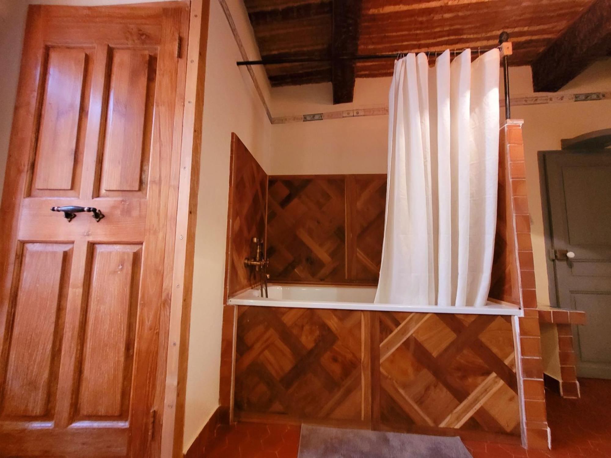 Hotel Au Puits De La Fontaine Tavernes Habitación foto